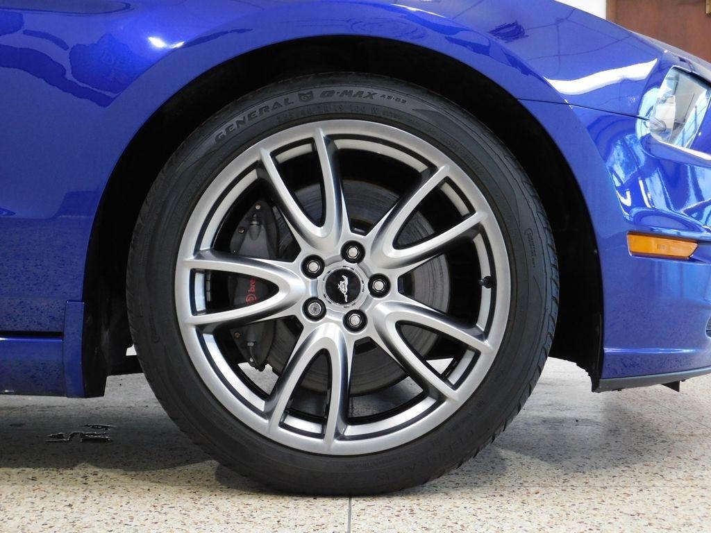 Ford Mustang GT convertible 2013
