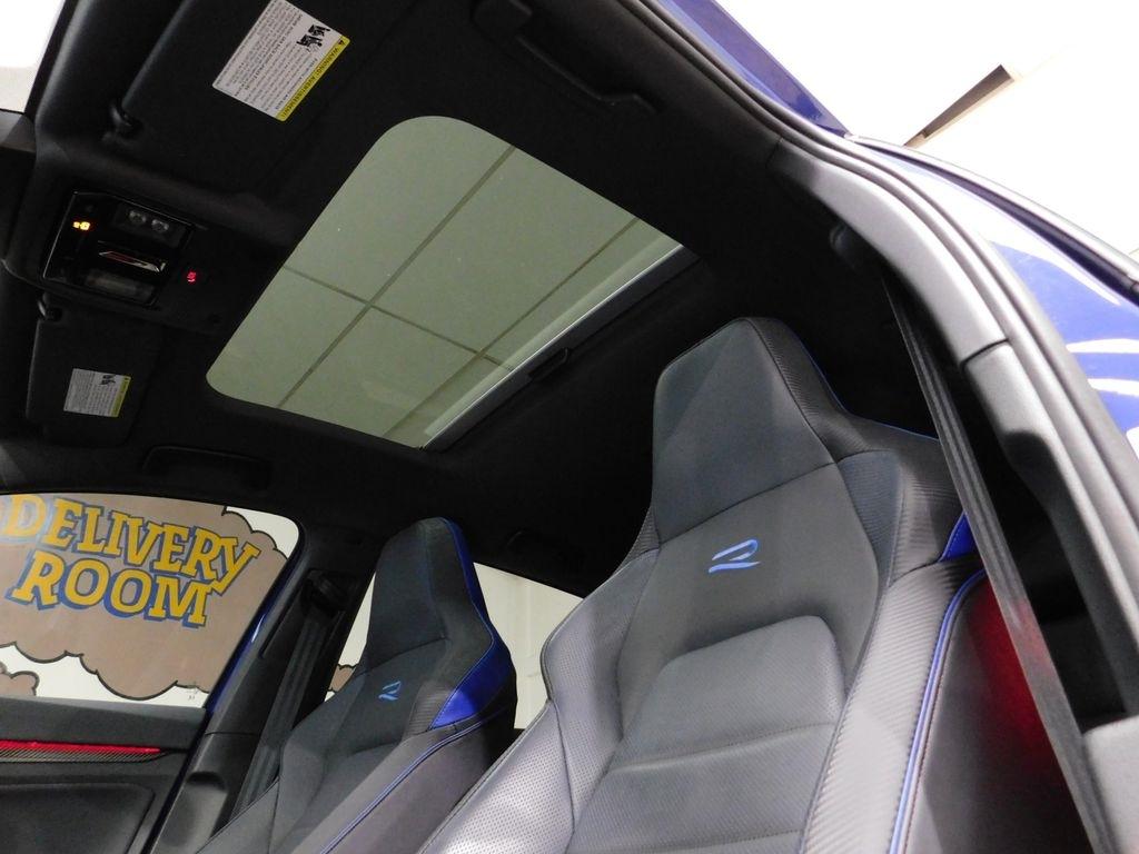 Volkswagen Golf R  2024