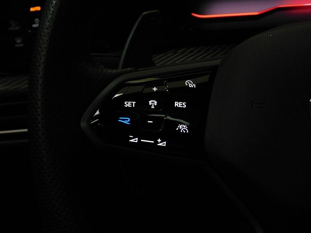 Volkswagen Golf R  2024