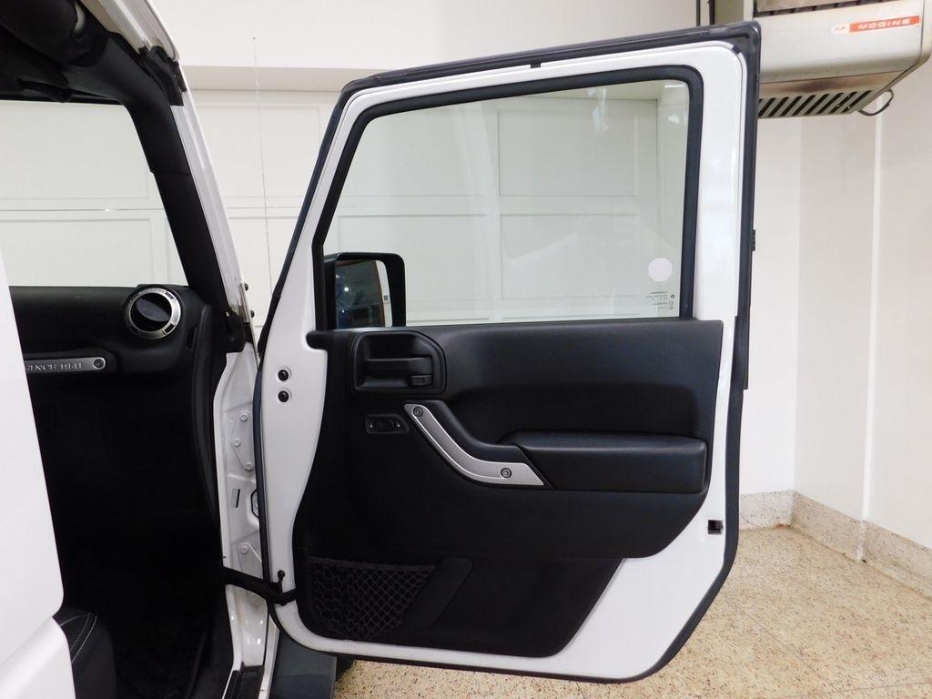 Jeep Wrangler Sahara 4WD 2016