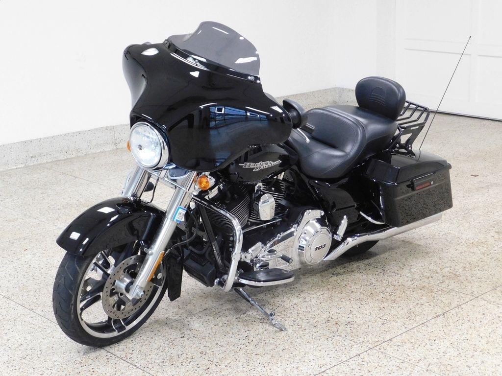 Harley-Davidson FLHX103  2011