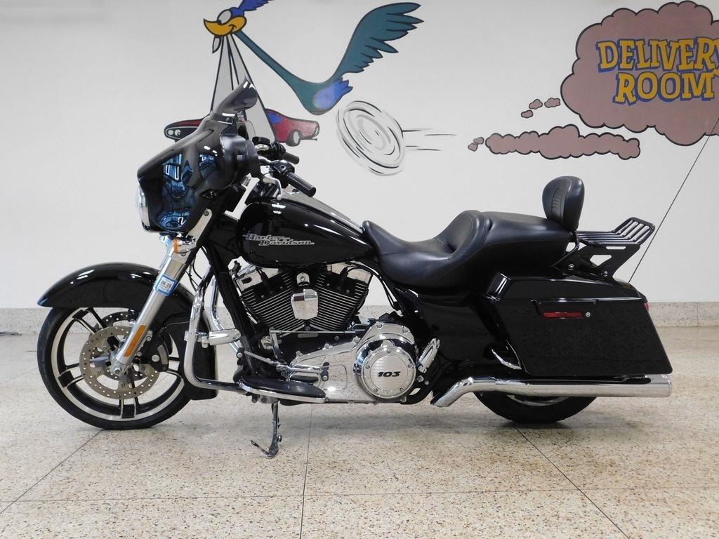 Harley-Davidson FLHX103  2011