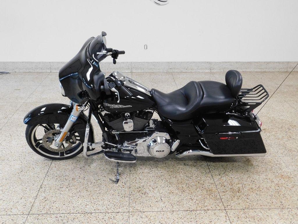 Harley-Davidson FLHX103  2011