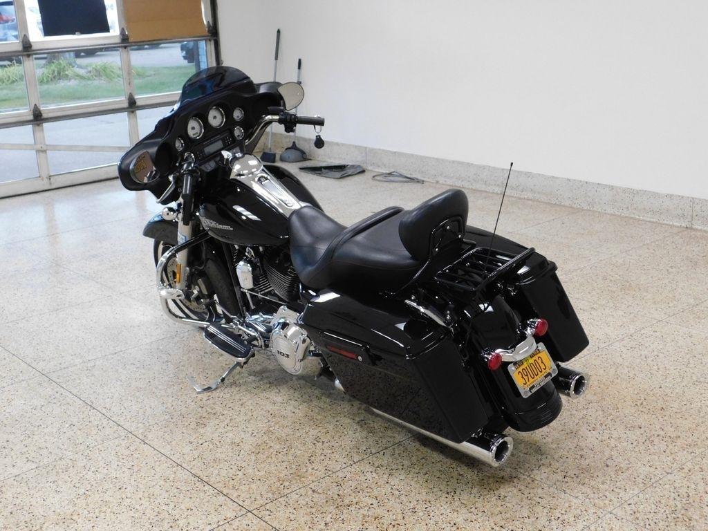Harley-Davidson FLHX103  2011