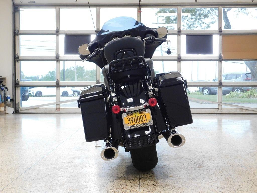 Harley-Davidson FLHX103  2011