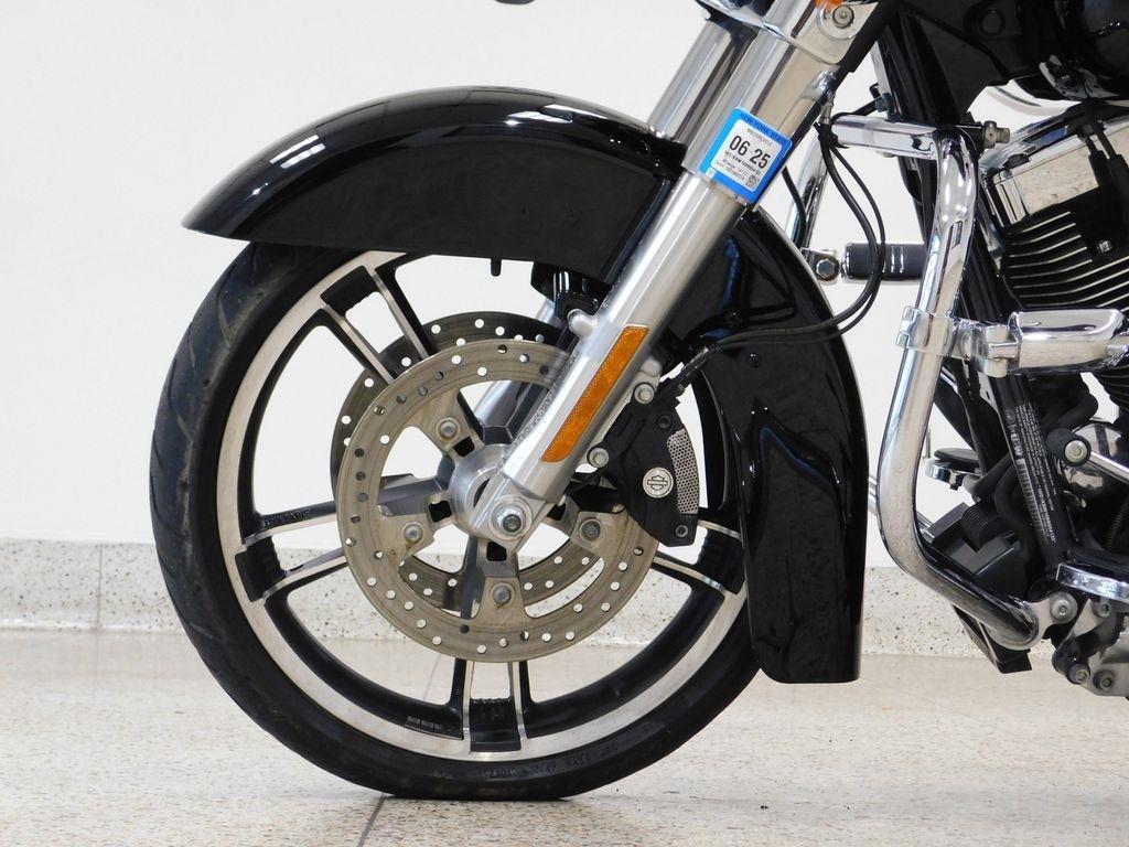 Harley-Davidson FLHX103  2011