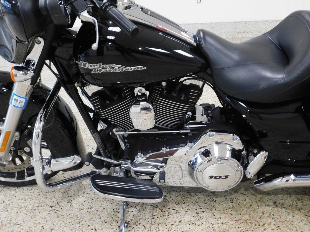 Harley-Davidson FLHX103  2011