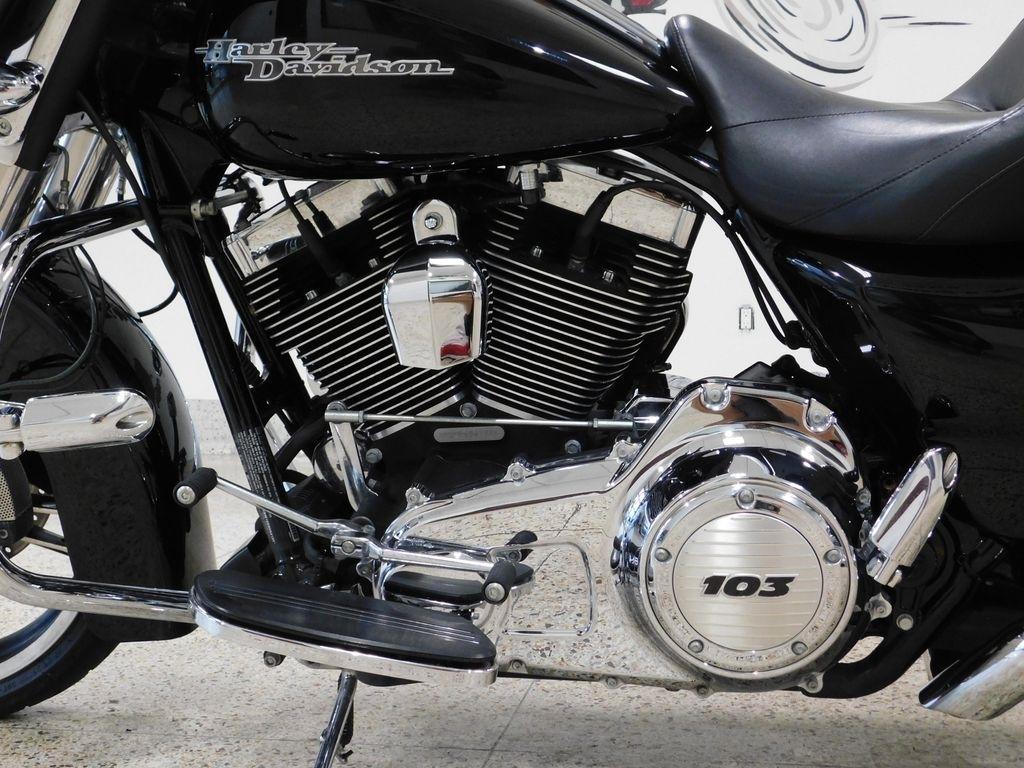 Harley-Davidson FLHX103  2011
