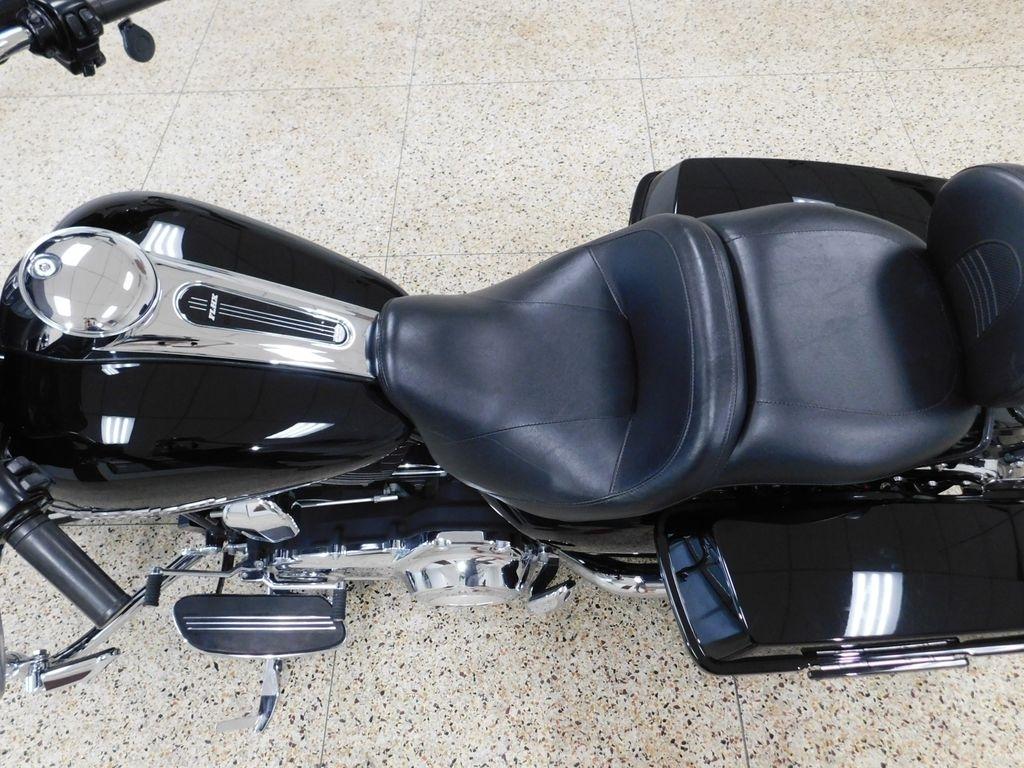 Harley-Davidson FLHX103  2011
