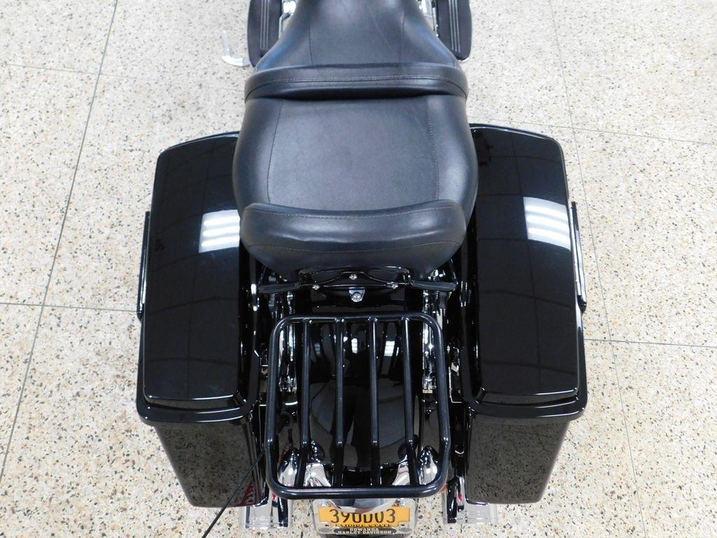 Harley-Davidson FLHX103  2011