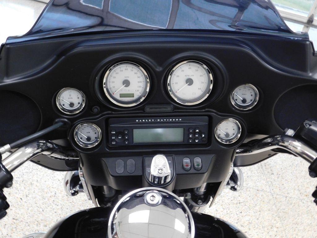 Harley-Davidson FLHX103  2011