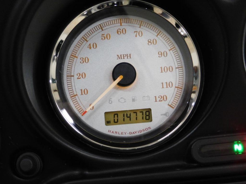 Harley-Davidson FLHX103  2011