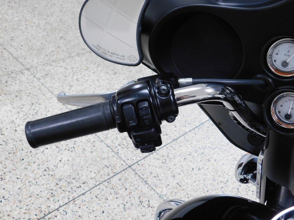 Harley-Davidson FLHX103  2011