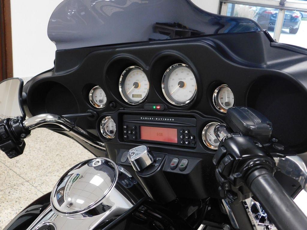 Harley-Davidson FLHX103  2011