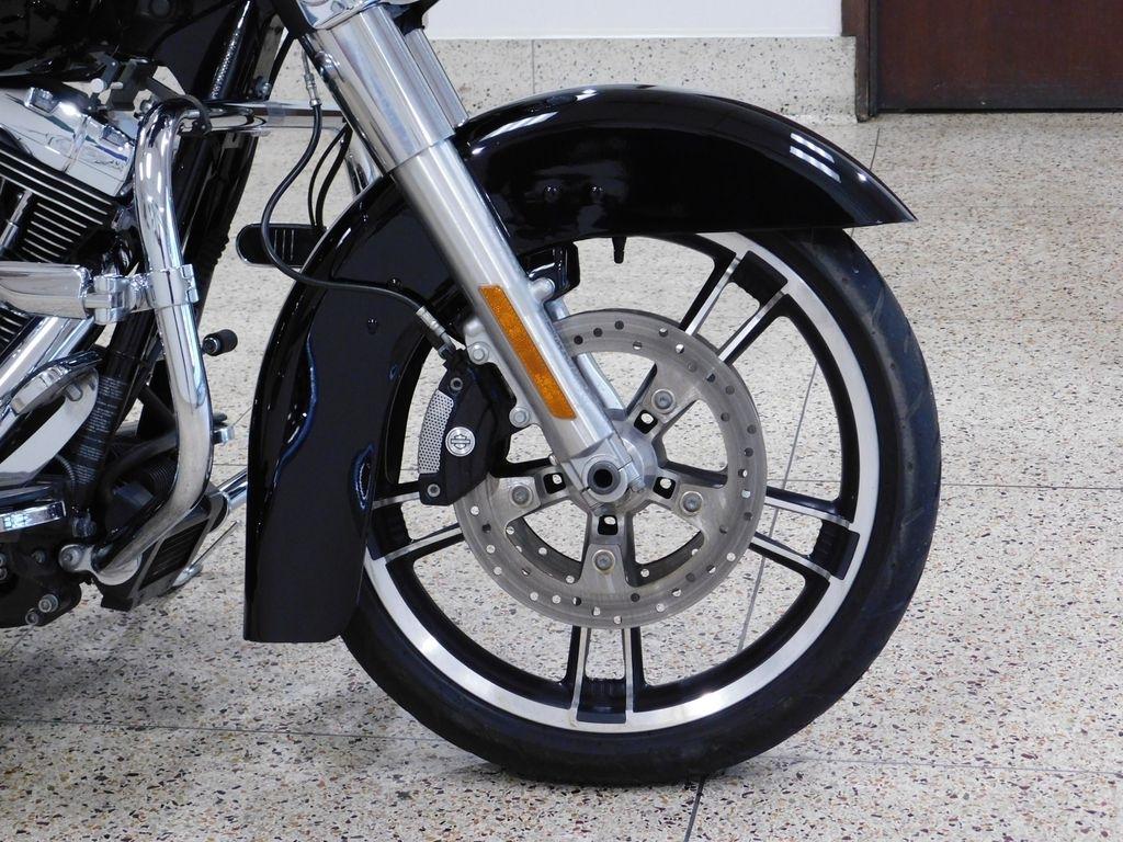Harley-Davidson FLHX103  2011