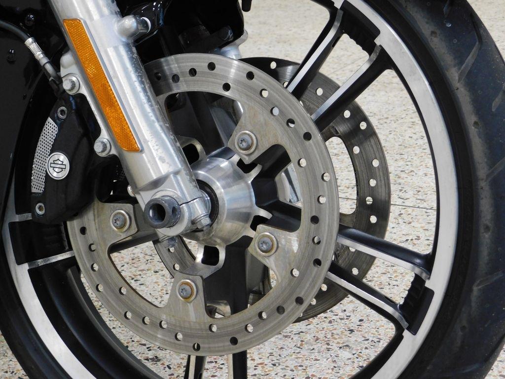 Harley-Davidson FLHX103  2011
