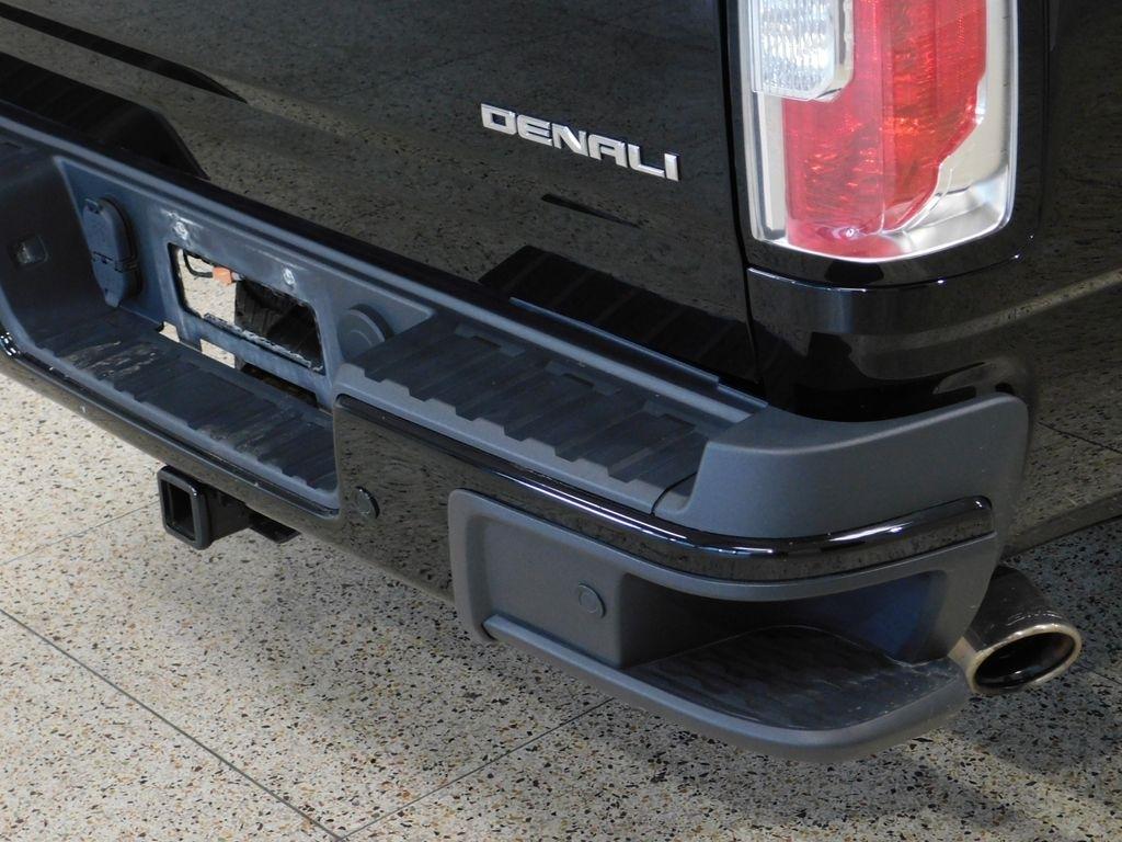 GMC Canyon Denali Crew Cab 4WD Long Box 2019