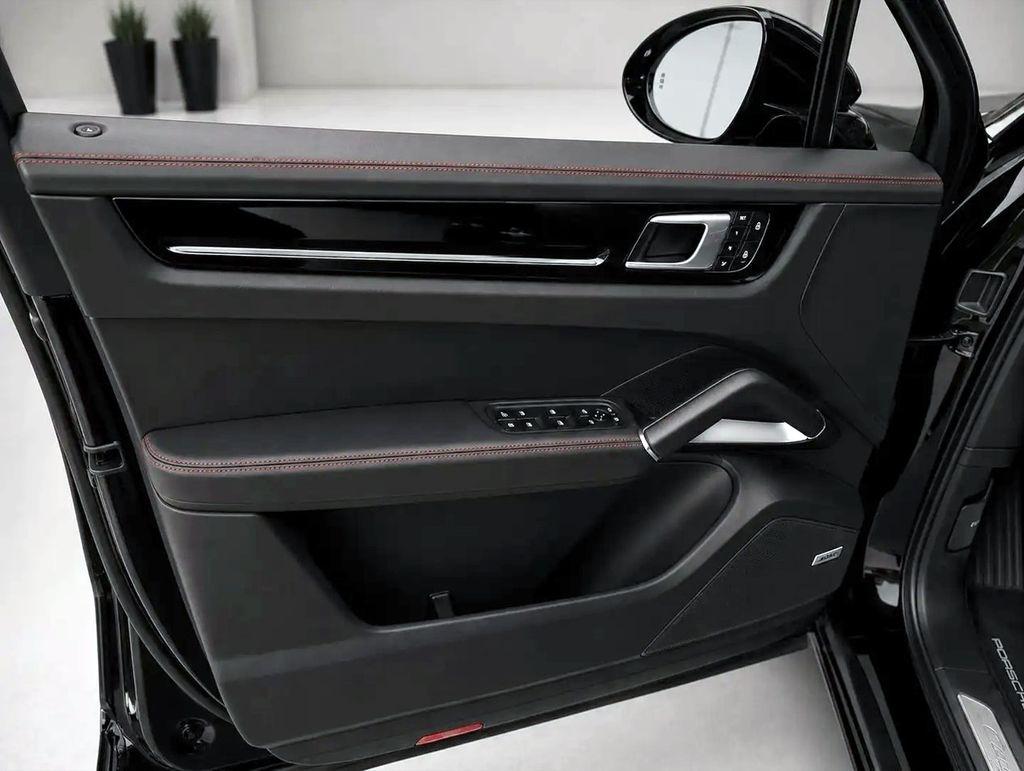 Porsche Cayenne Turbo S E-Hybrid 2023