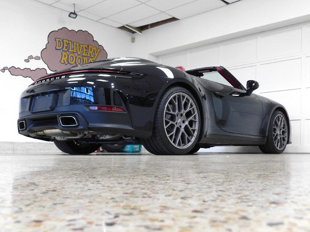 Porsche 911 Carrera Cabriolet 2025