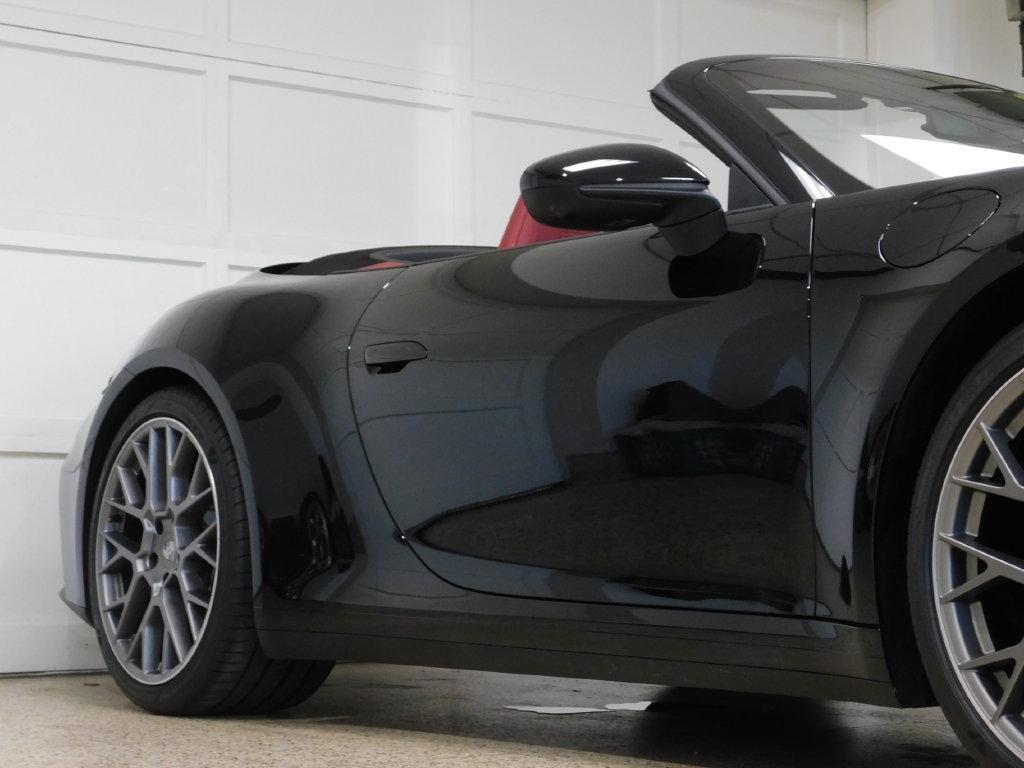 Porsche 911 Carrera Cabriolet 2025
