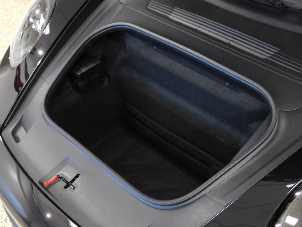 Porsche 911 Carrera Cabriolet 2025