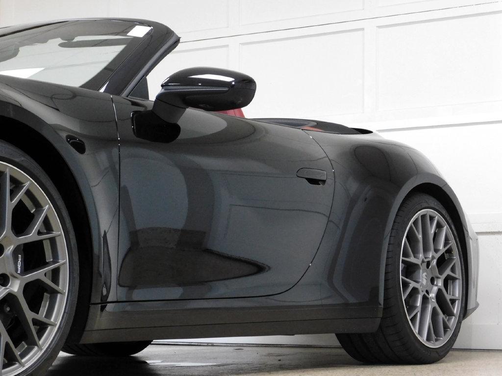Porsche 911 Carrera Cabriolet 2025