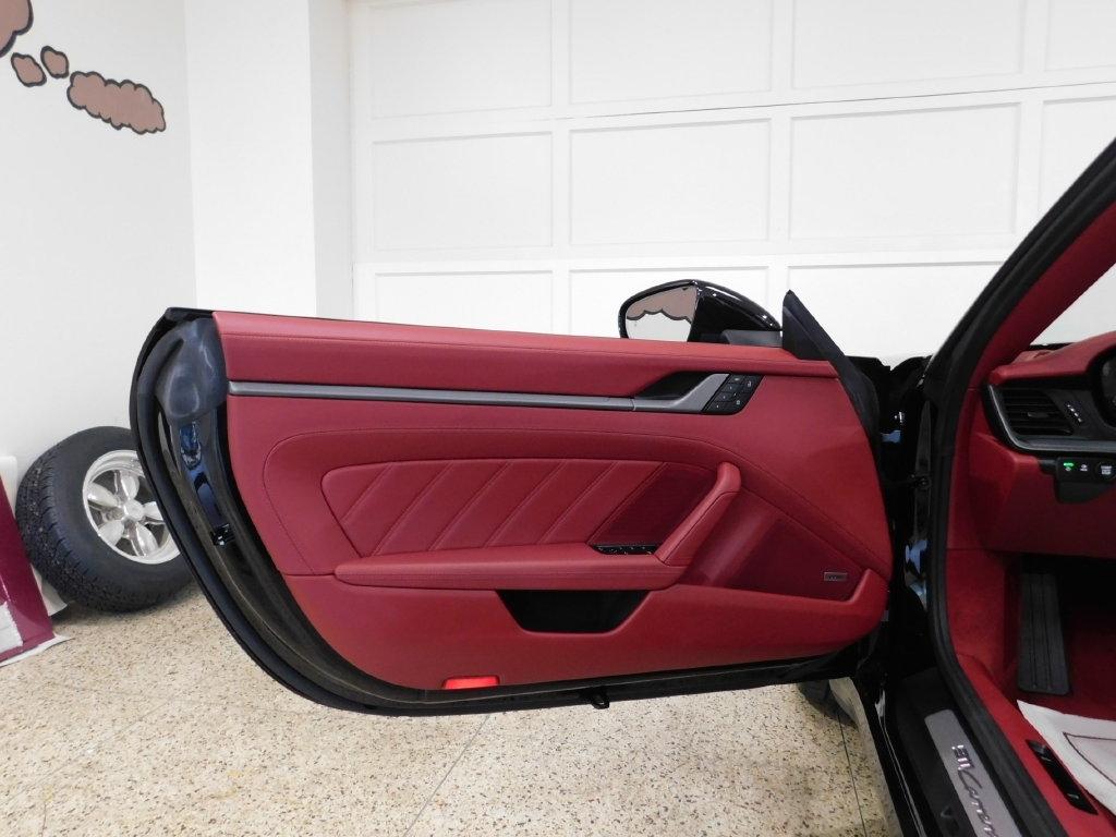 Porsche 911 Carrera Cabriolet 2025