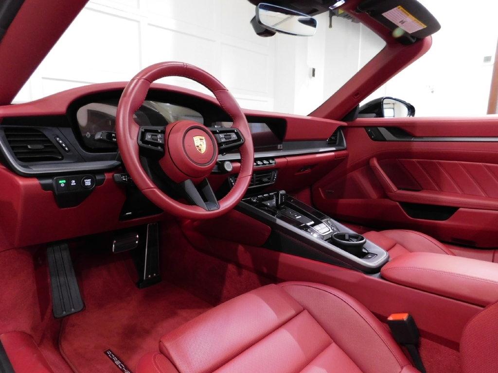Porsche 911 Carrera Cabriolet 2025