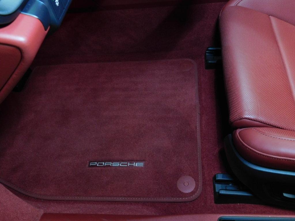 Porsche 911 Carrera Cabriolet 2025
