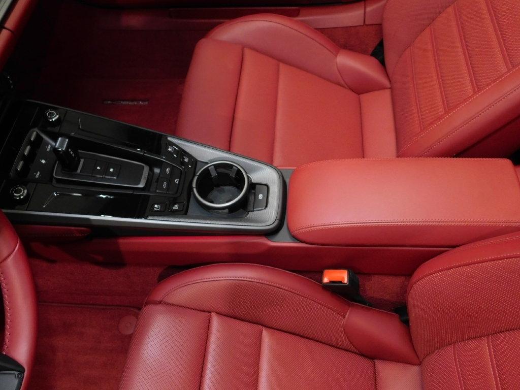 Porsche 911 Carrera Cabriolet 2025