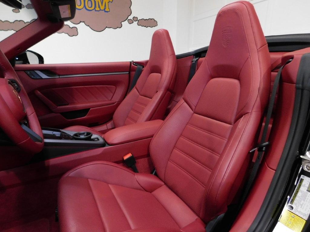 Porsche 911 Carrera Cabriolet 2025