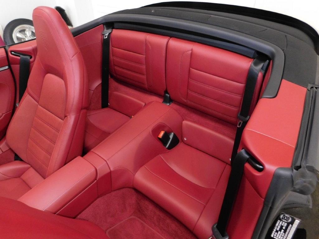 Porsche 911 Carrera Cabriolet 2025