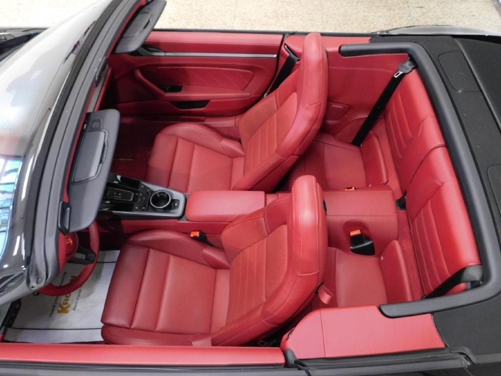 Porsche 911 Carrera Cabriolet 2025