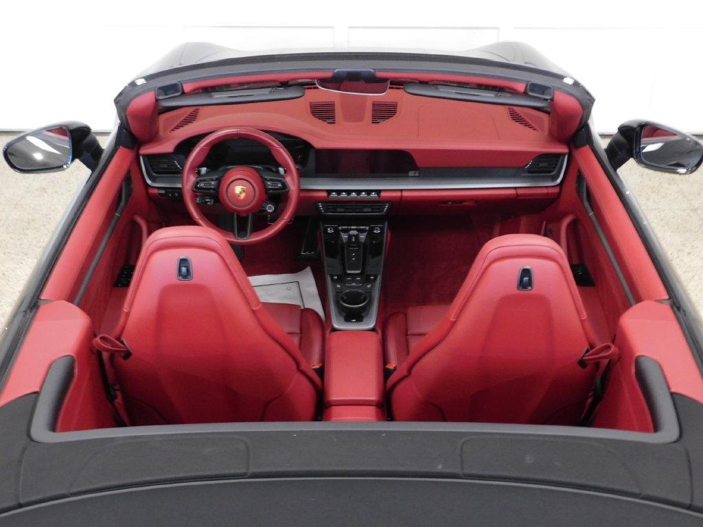 Porsche 911 Carrera Cabriolet 2025
