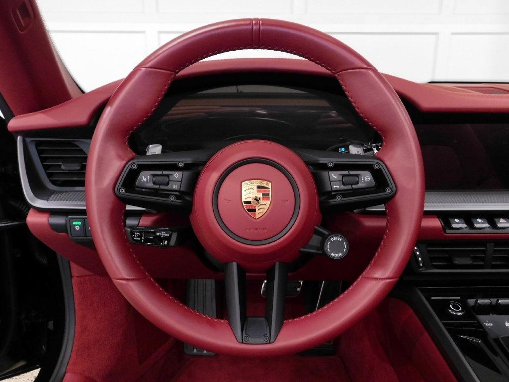 Porsche 911 Carrera Cabriolet 2025