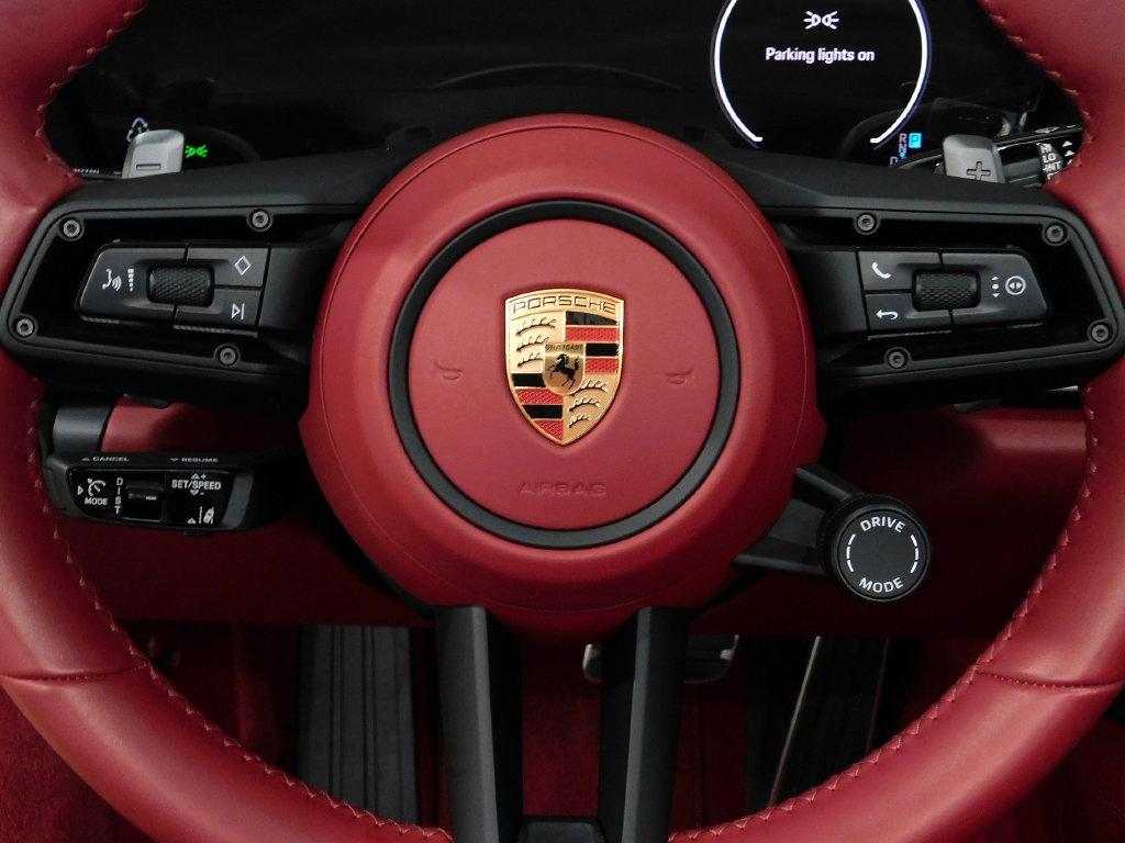 Porsche 911 Carrera Cabriolet 2025