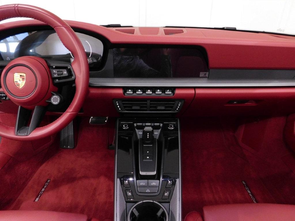 Porsche 911 Carrera Cabriolet 2025