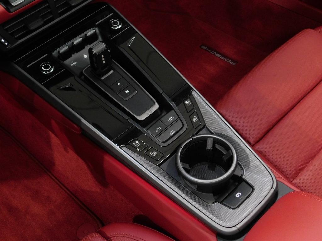 Porsche 911 Carrera Cabriolet 2025