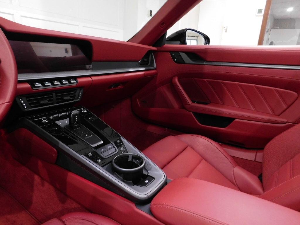 Porsche 911 Carrera Cabriolet 2025