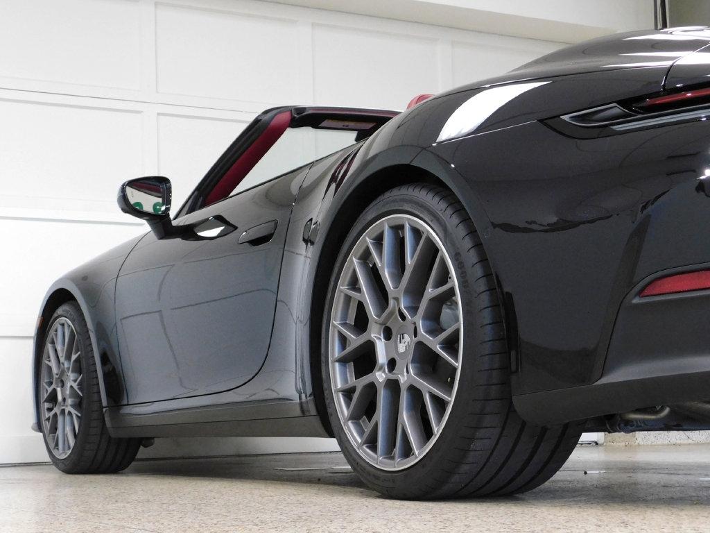 Porsche 911 Carrera Cabriolet 2025