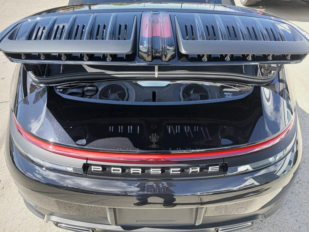 Porsche 911 Carrera Cabriolet 2025