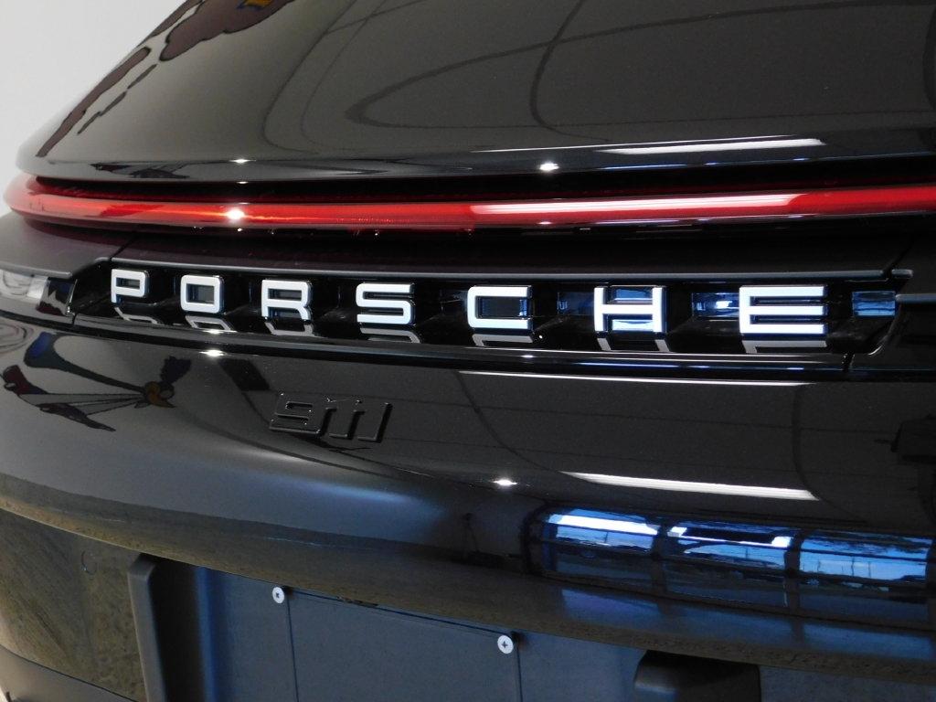 Porsche 911 Carrera Cabriolet 2025