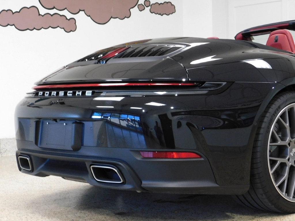 Porsche 911 Carrera Cabriolet 2025