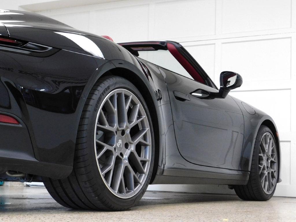 Porsche 911 Carrera Cabriolet 2025
