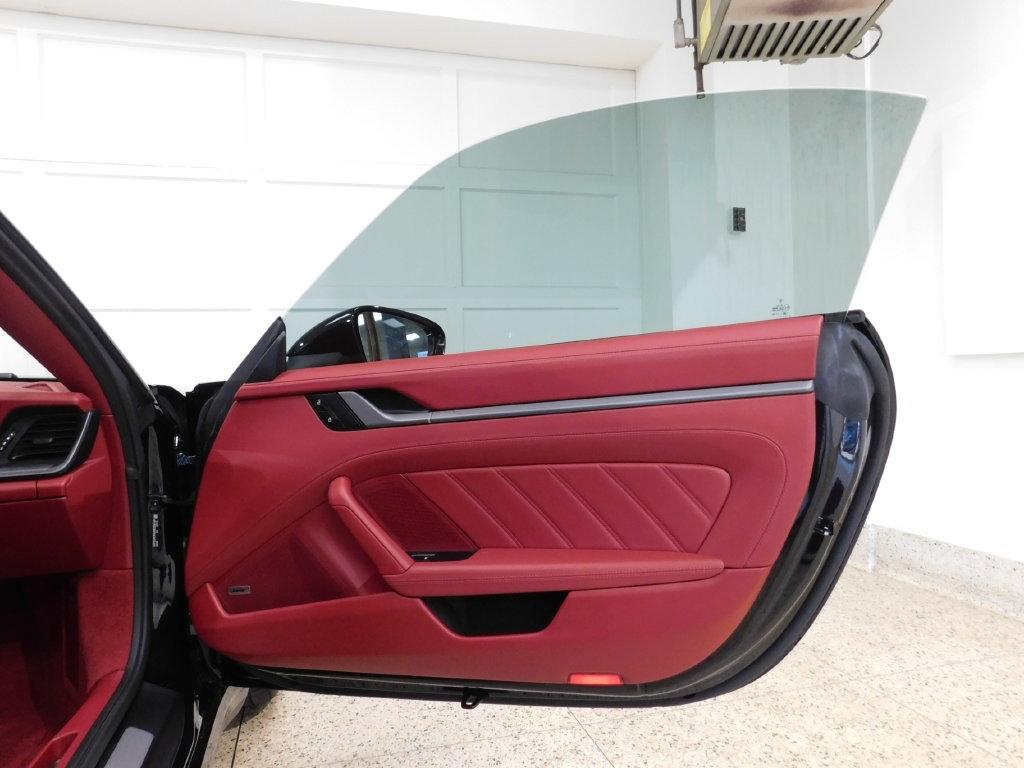 Porsche 911 Carrera Cabriolet 2025