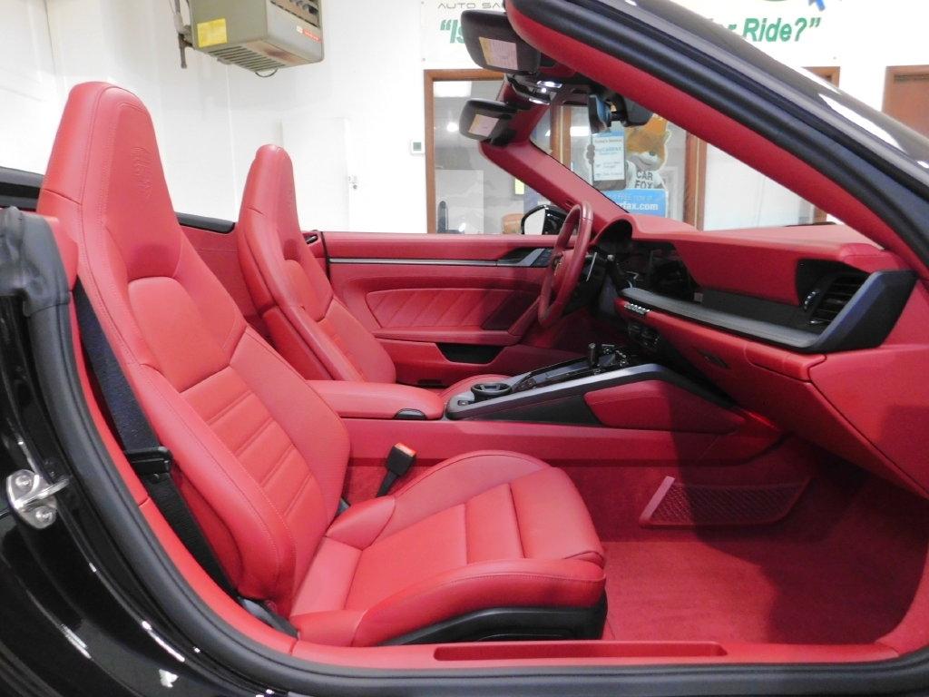 Porsche 911 Carrera Cabriolet 2025