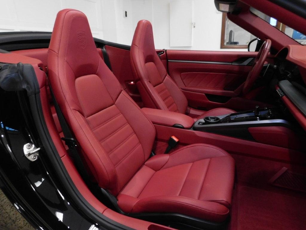 Porsche 911 Carrera Cabriolet 2025