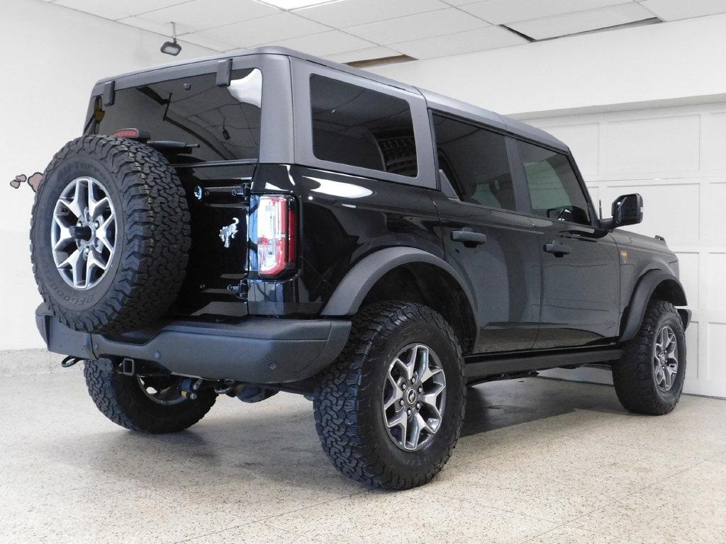 Ford Bronco Base 4-Door w/Advanced 2023
