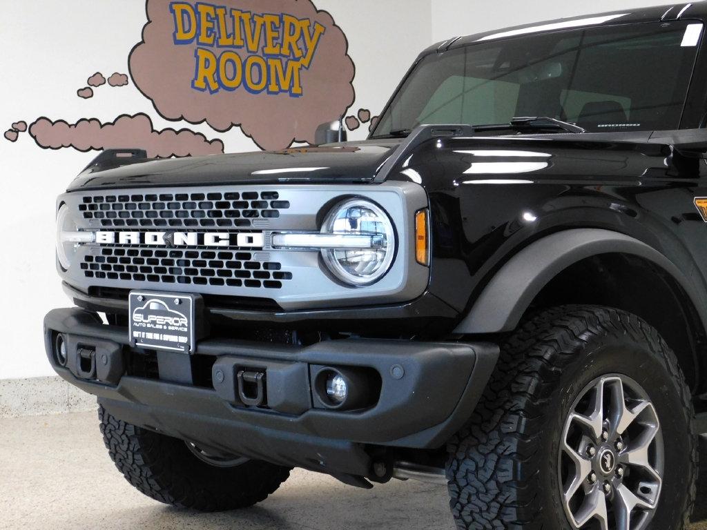 Ford Bronco Base 4-Door w/Advanced 2023
