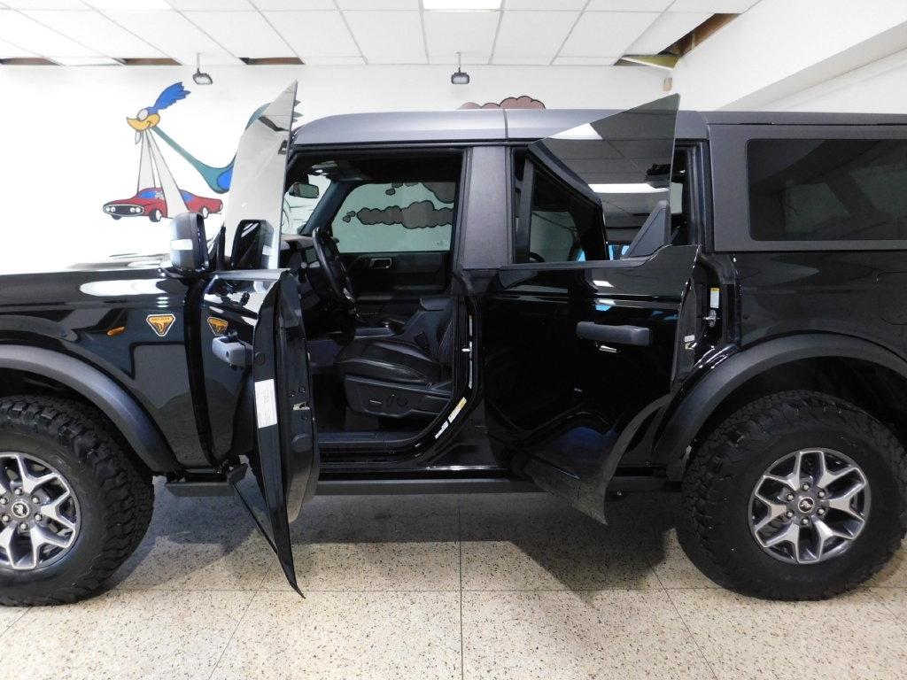 Ford Bronco Base 4-Door w/Advanced 2023